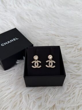 CHANEL DROPPED CRYSTAL CC EARRINGS